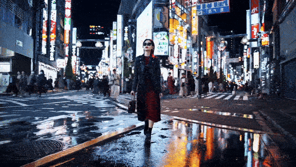 A woman walking down a Tokyo street – the video is AI-generated.